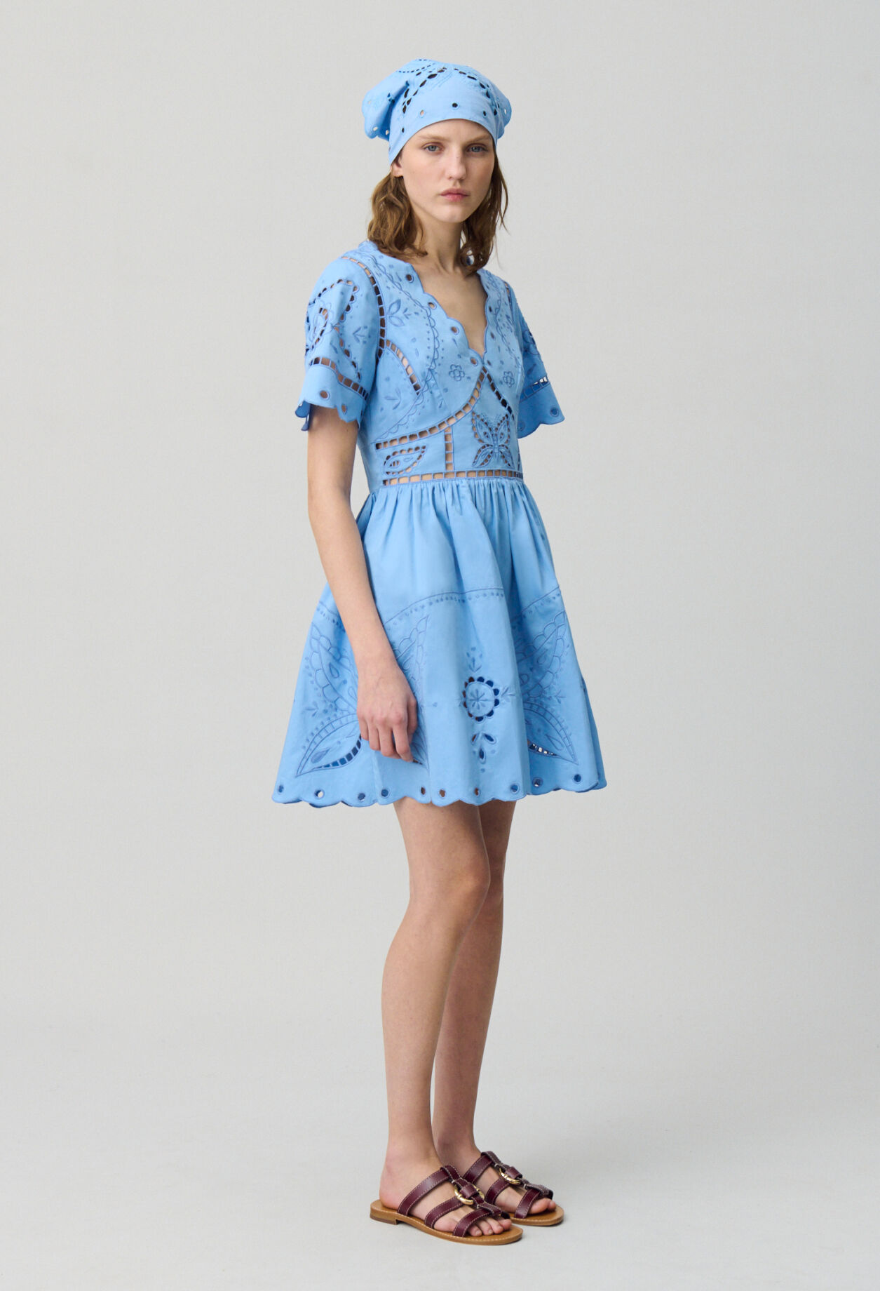 Vestido corto bordados de mariposas