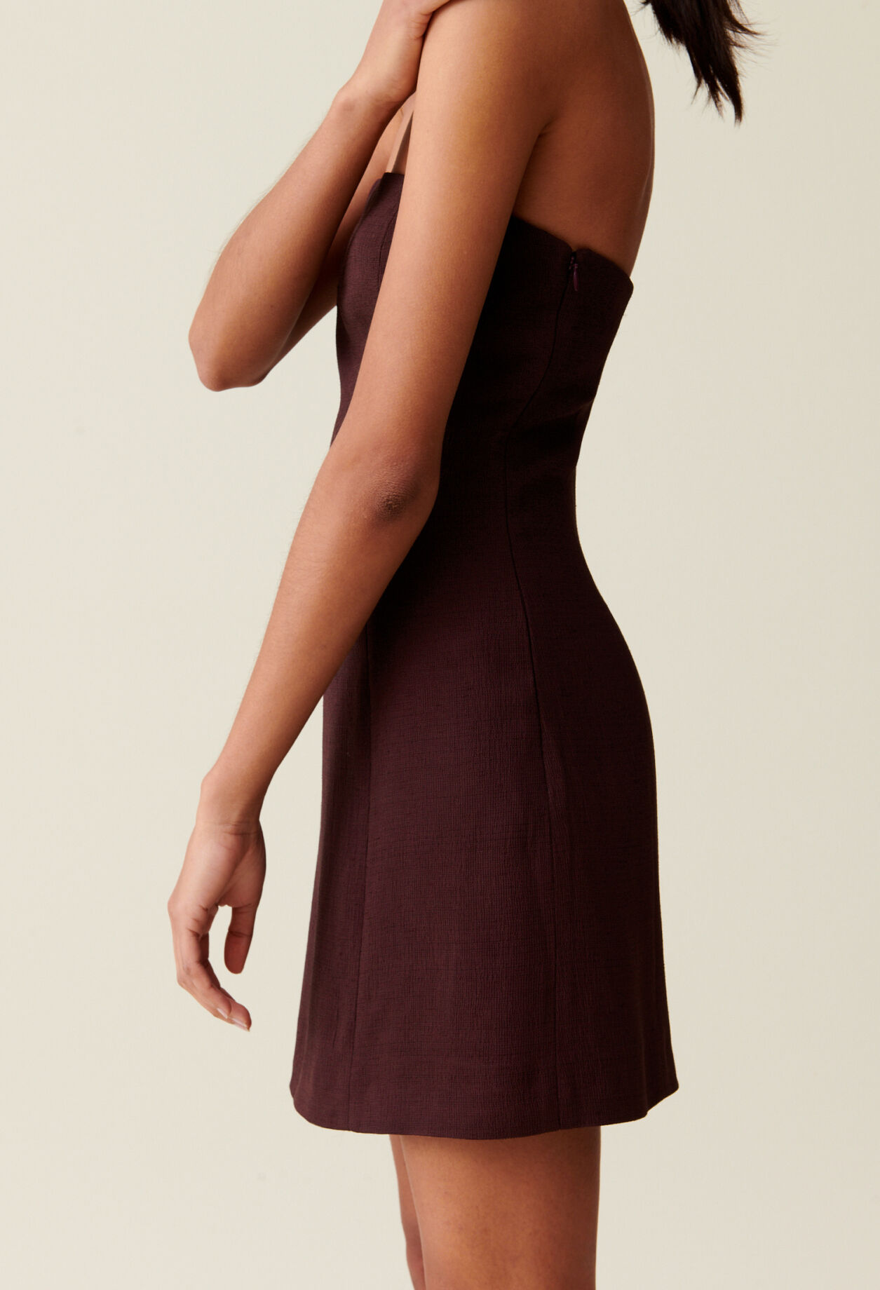 Vestido corto sin tirantes