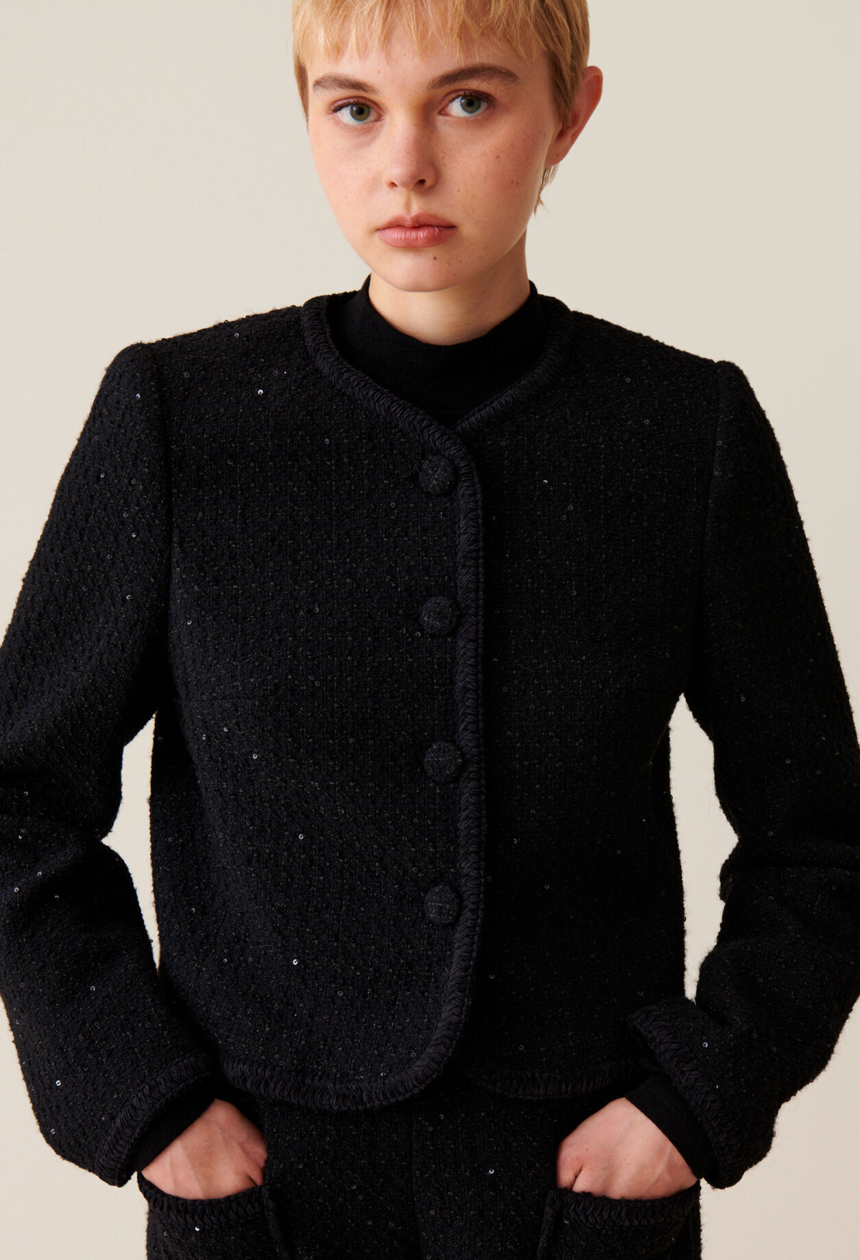 Chaqueta recta de tweed negra