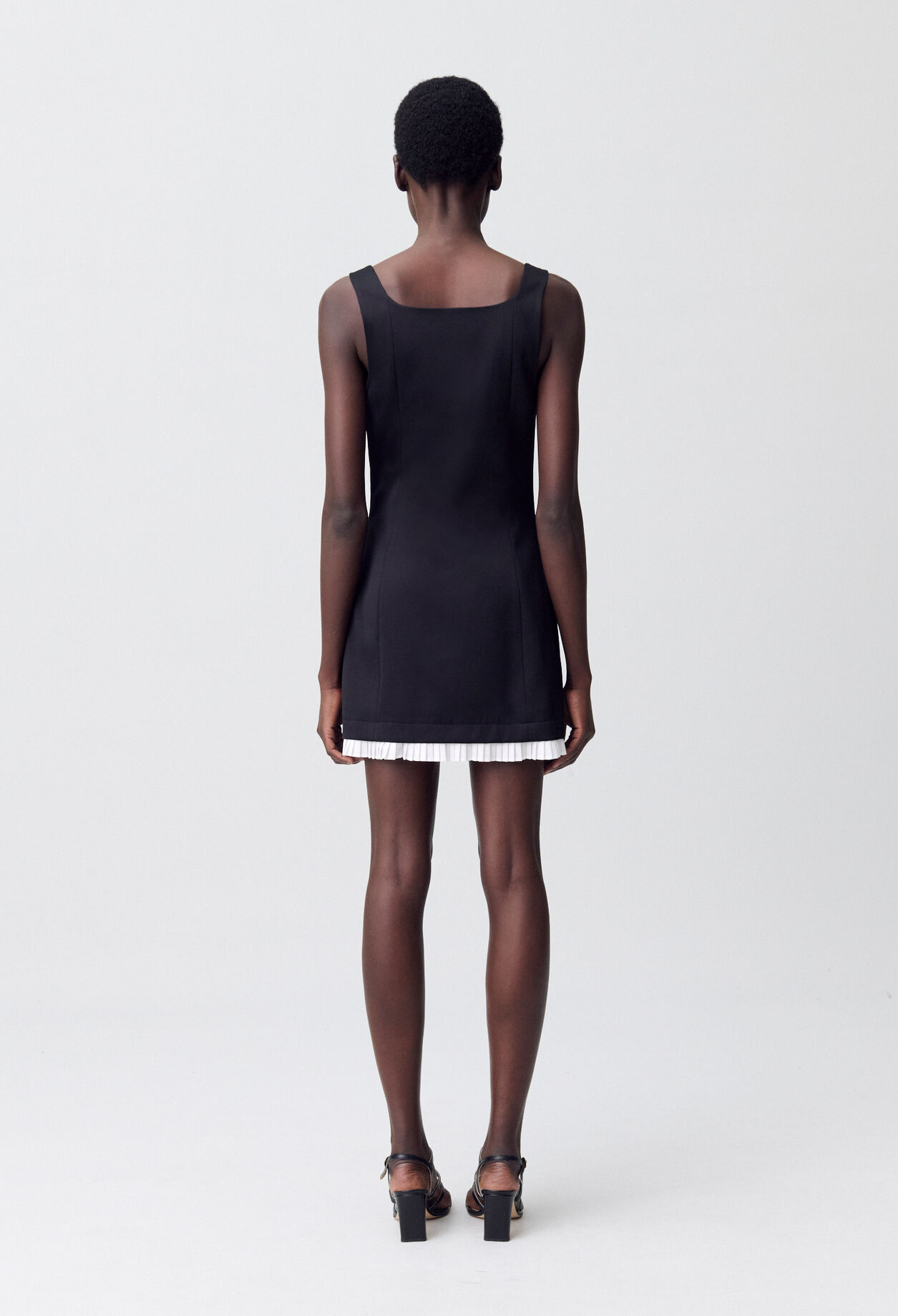 Vestido corto plisado
