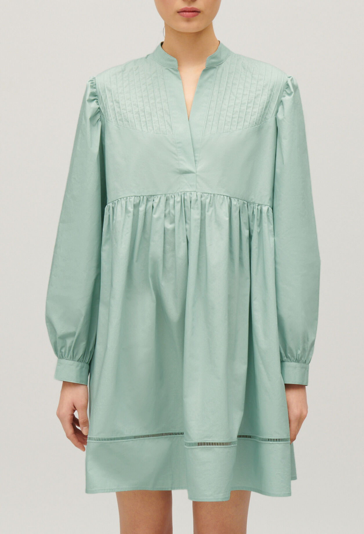 Vestido con cuello tipo kimono