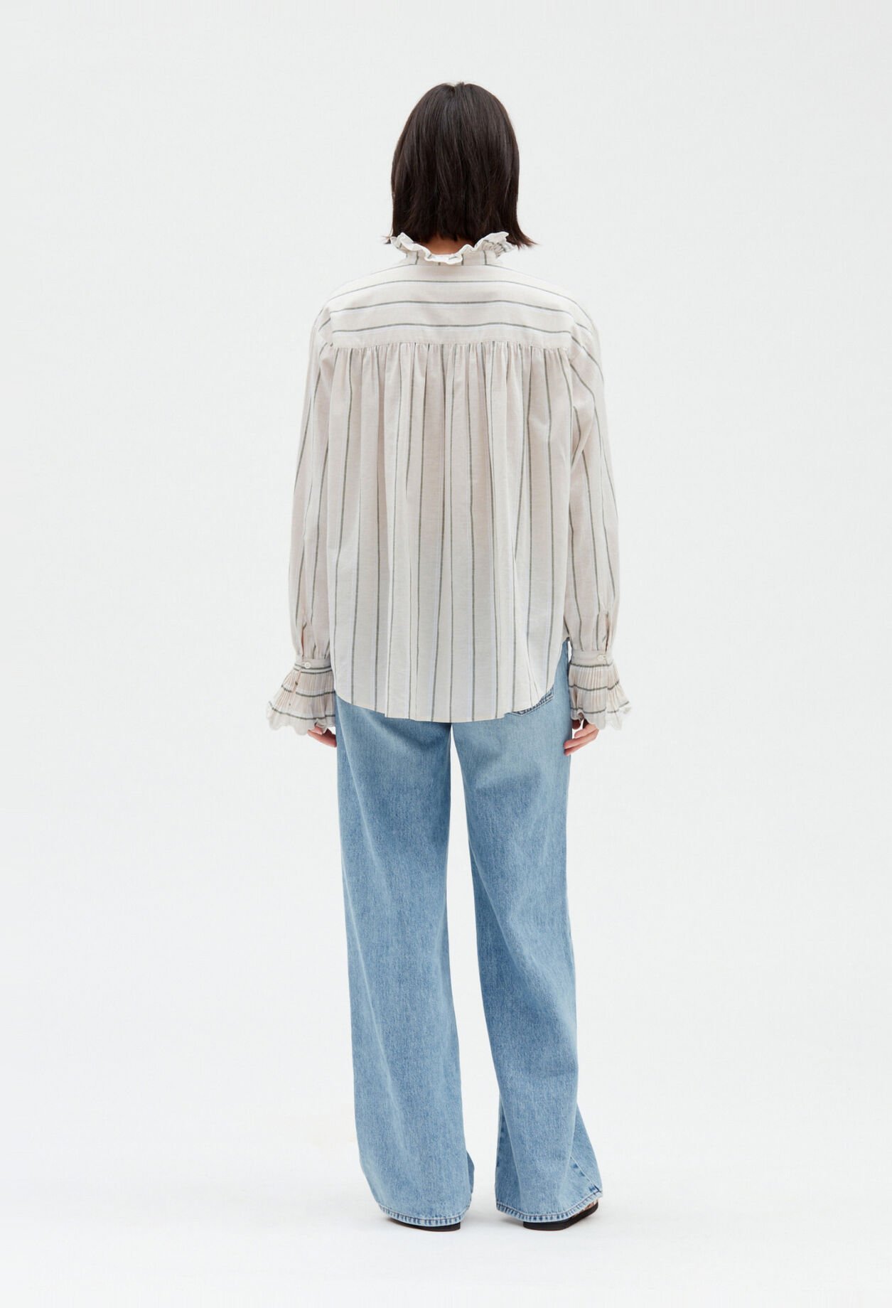 Camisa de rayas con volantes