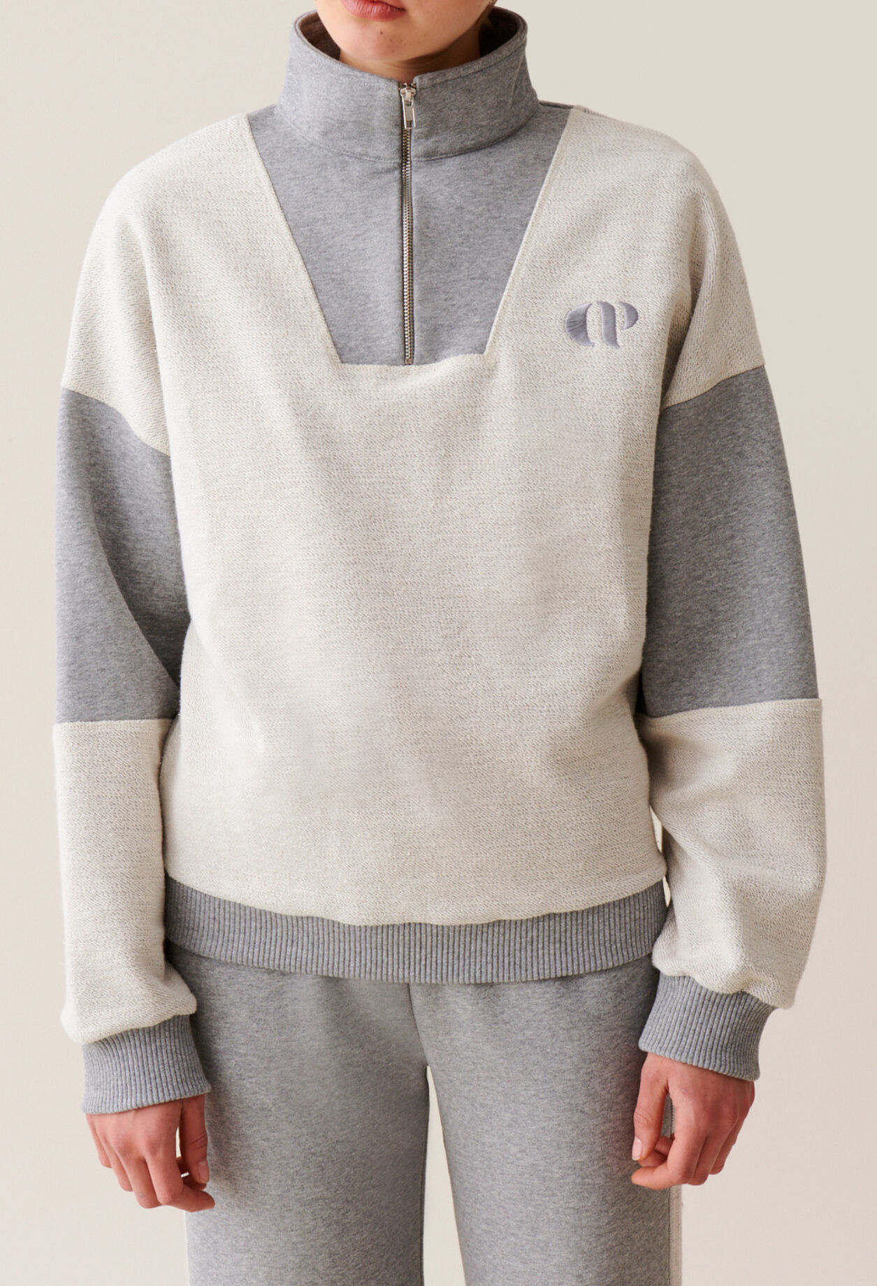 Sudadera cuello alto con cremallera