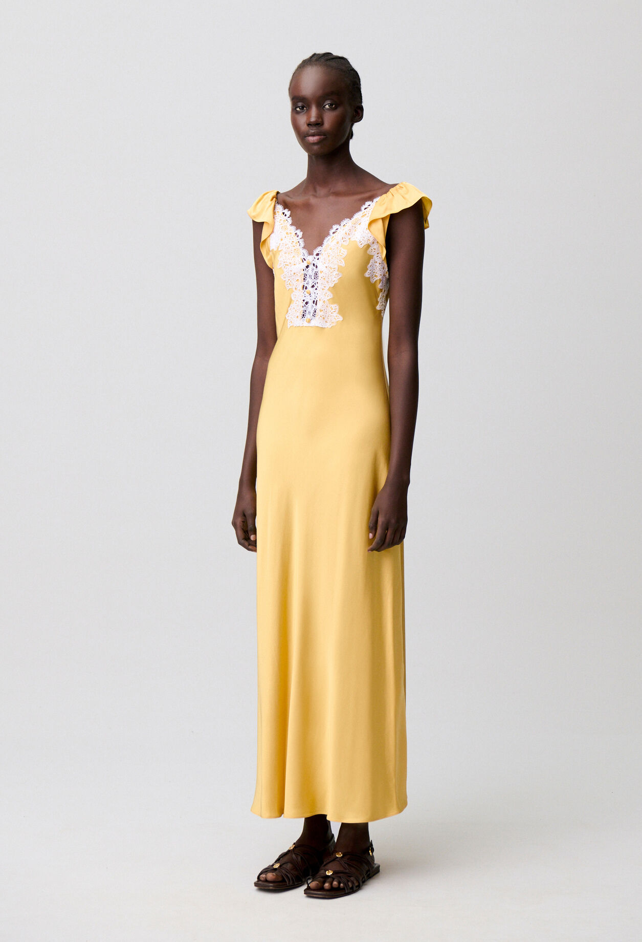 Vestido satinado con encaje