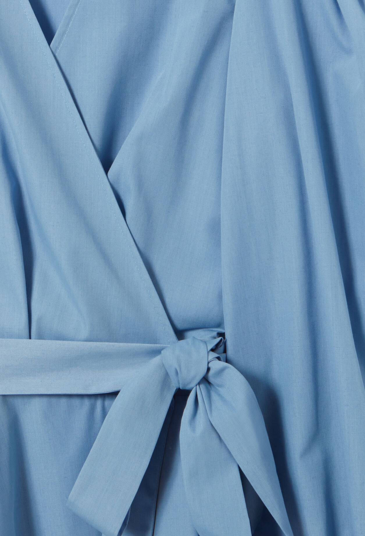 Vestido corto azul de manga globo