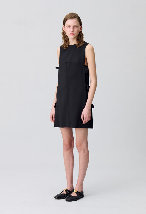 Vestido corto con lazos
