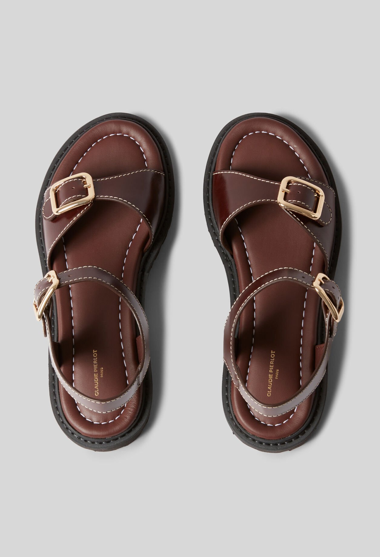 Sandalias de cuero con hebillas