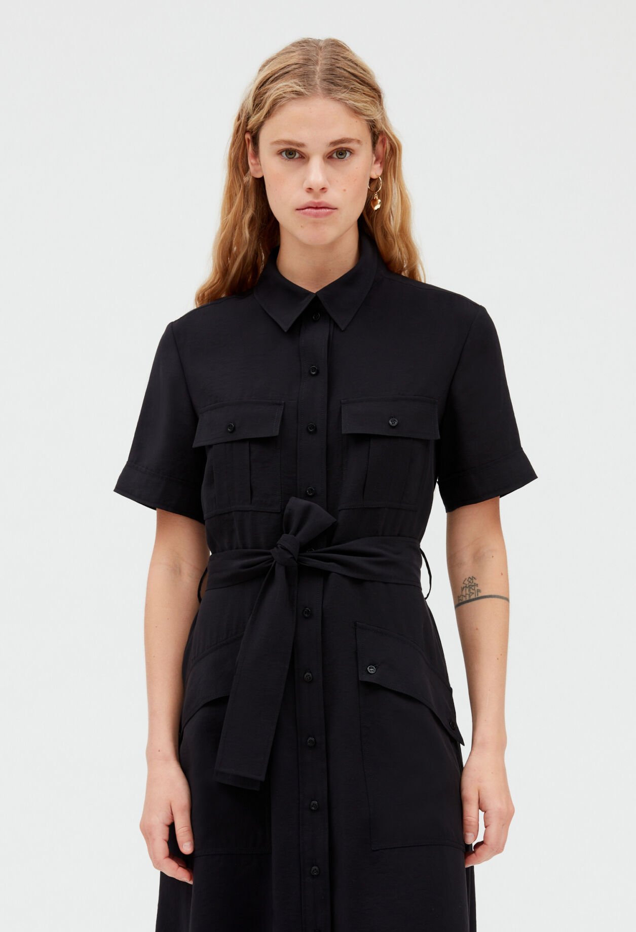 Vestido midi fluido de manga corta 