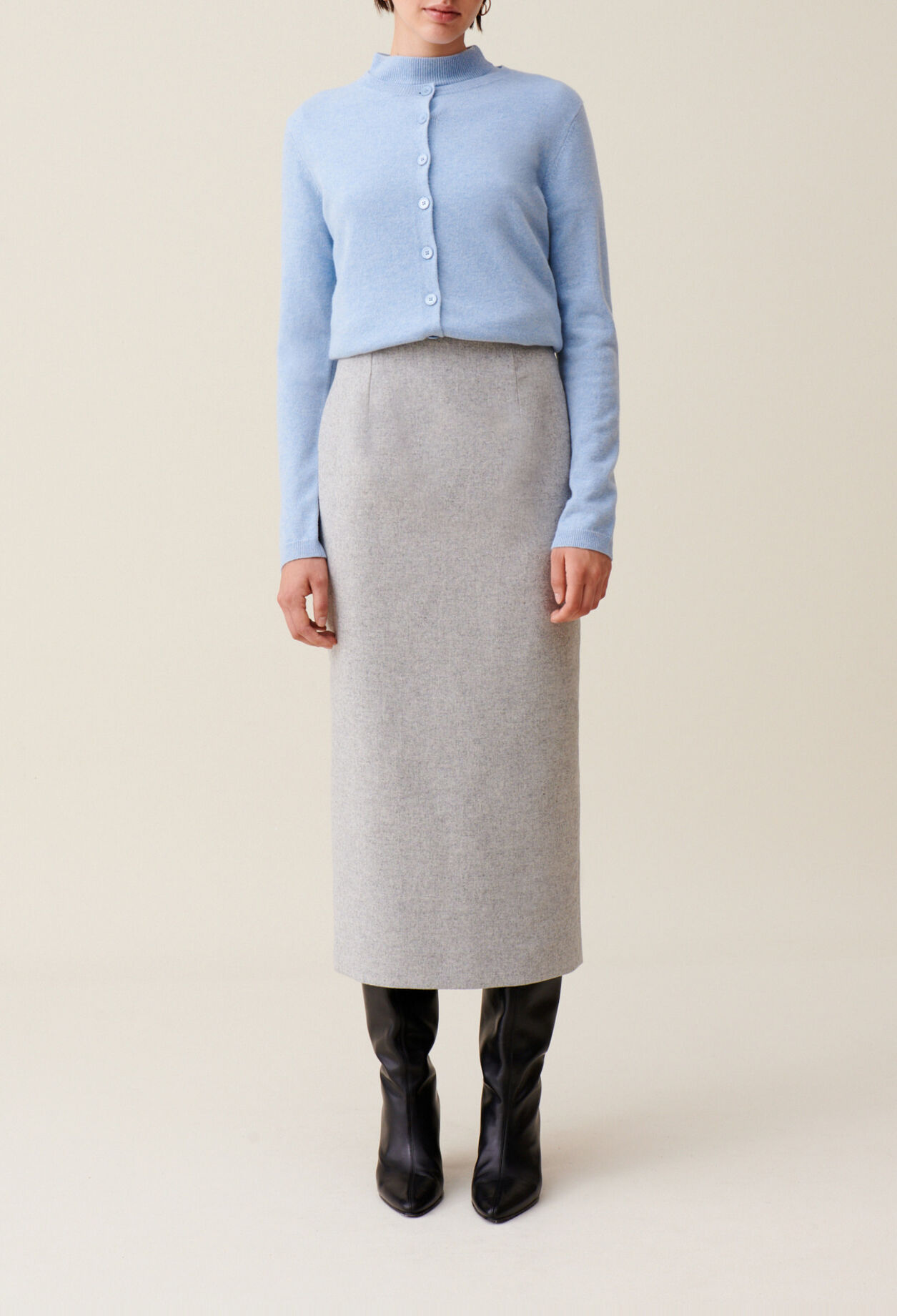Falda l&aacute;piz gris de talle alto