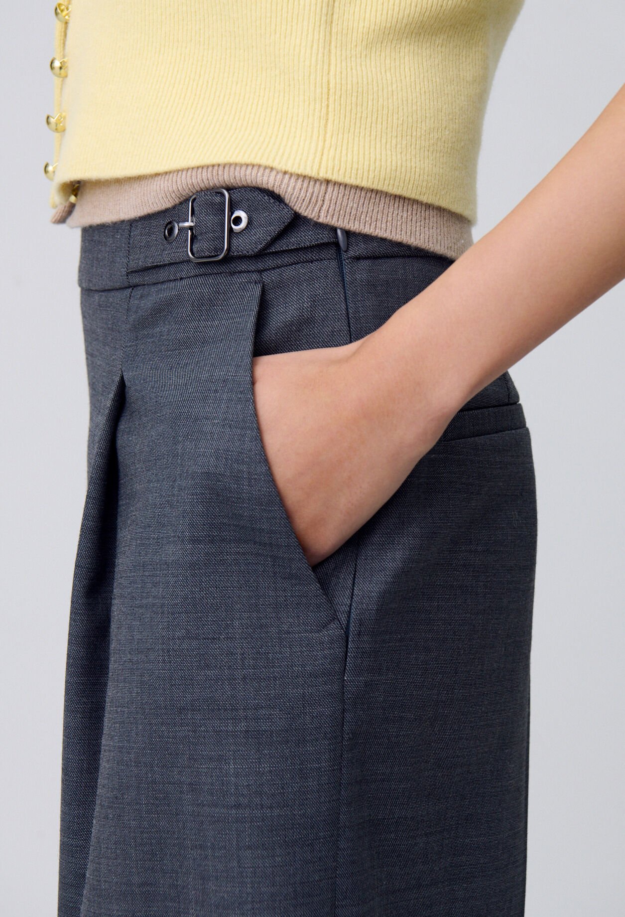 Bermudas cortos con pliegues