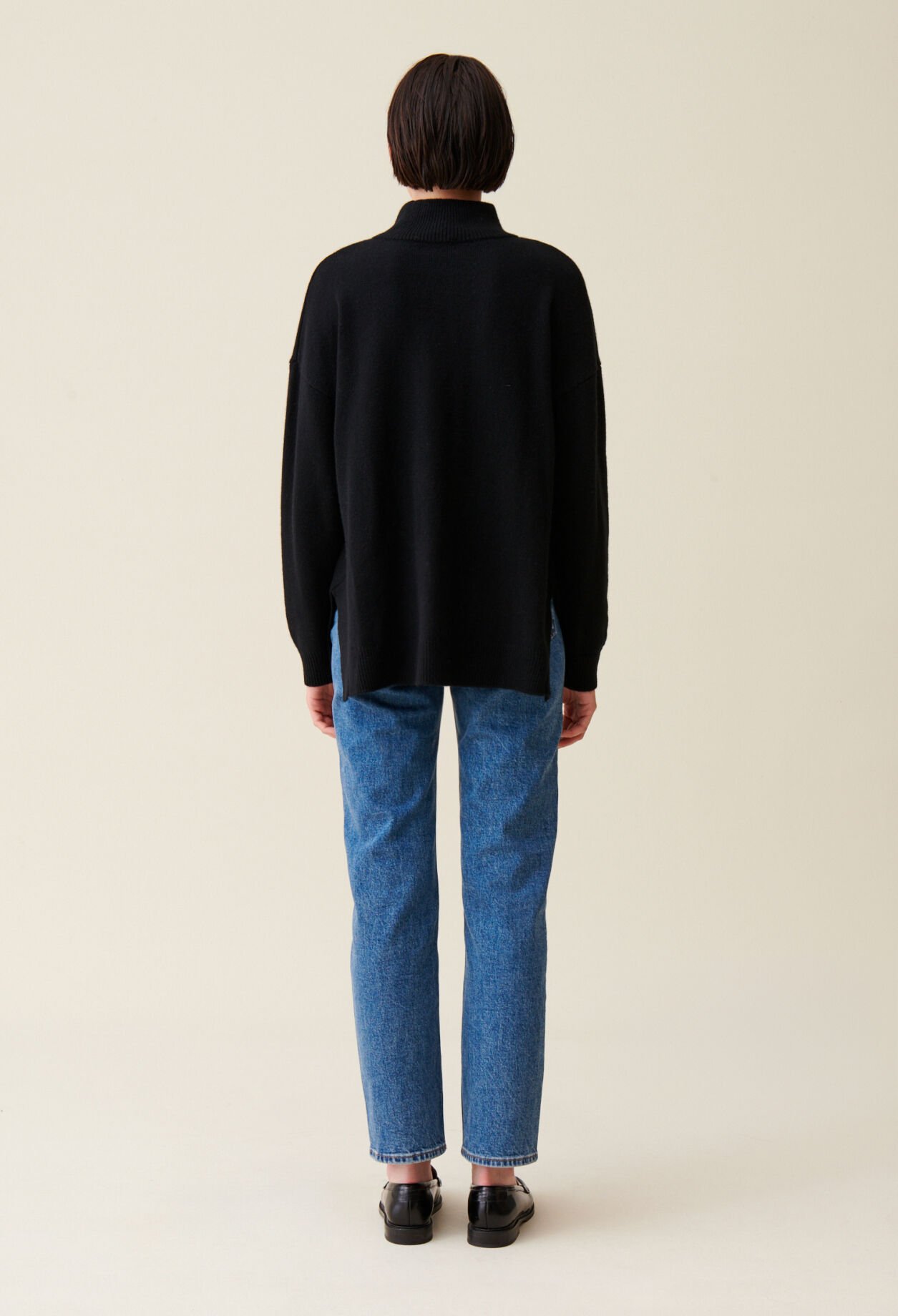 Jersey de cuello alto negro de cachemir
