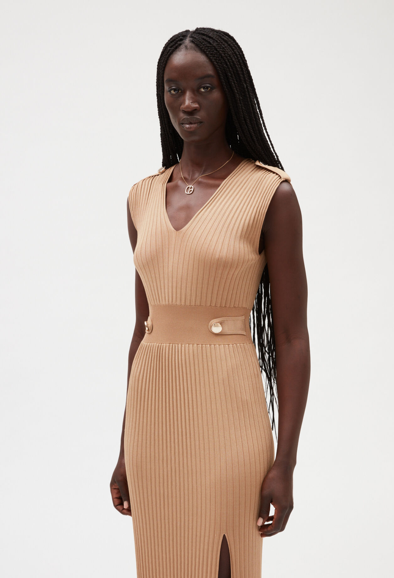 Vestido largo de punto en beige