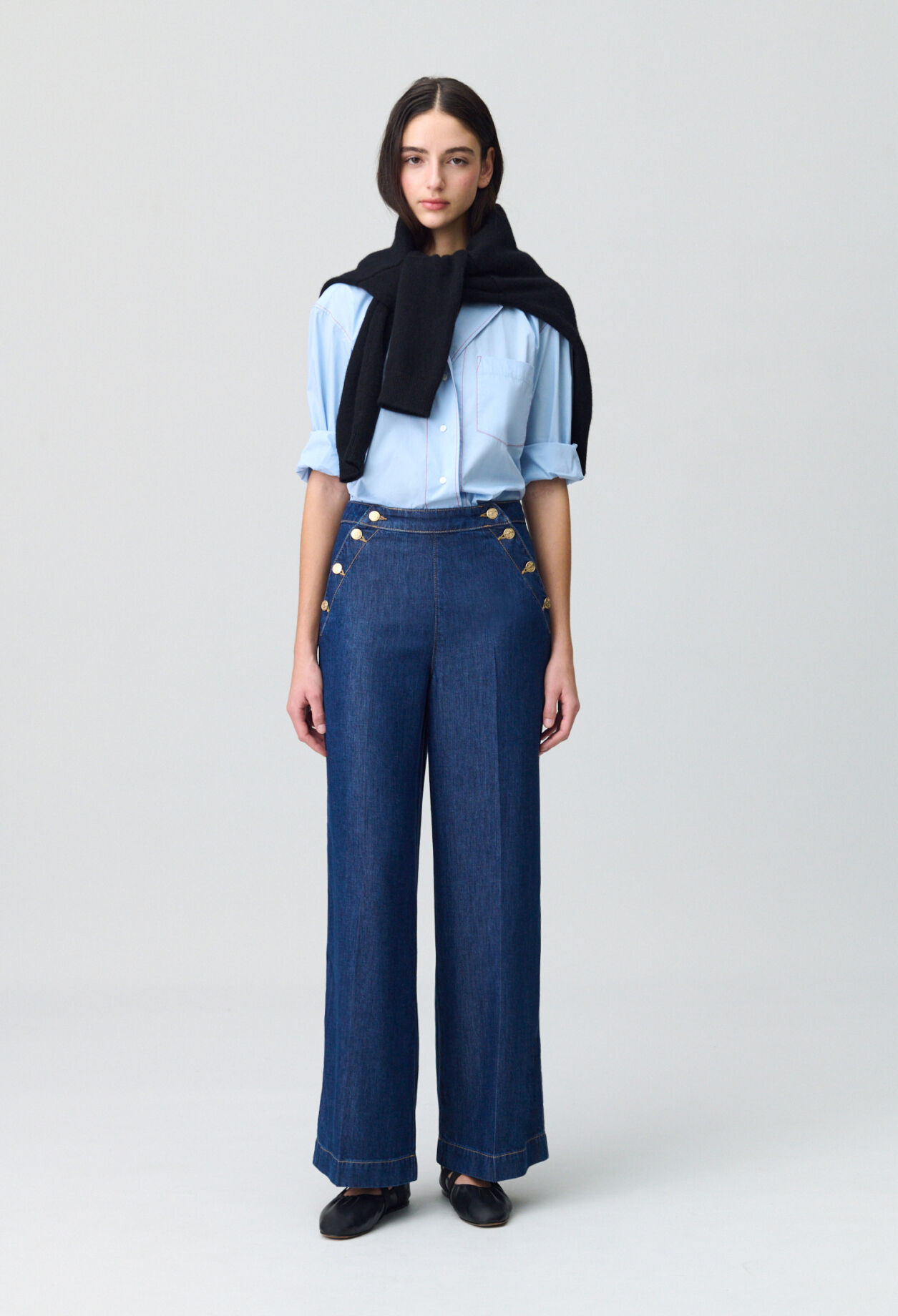 Pantalón vaquero ancho con botones