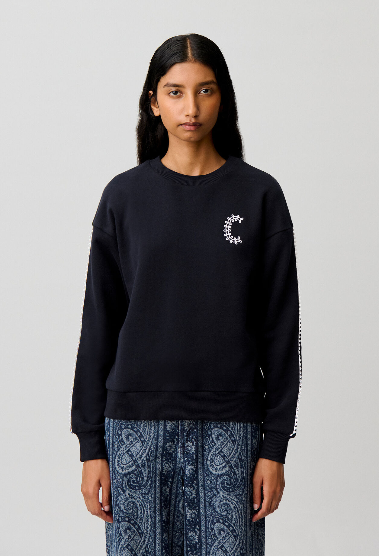 Sudadera algod&oacute;n org&aacute;nico bordado C
