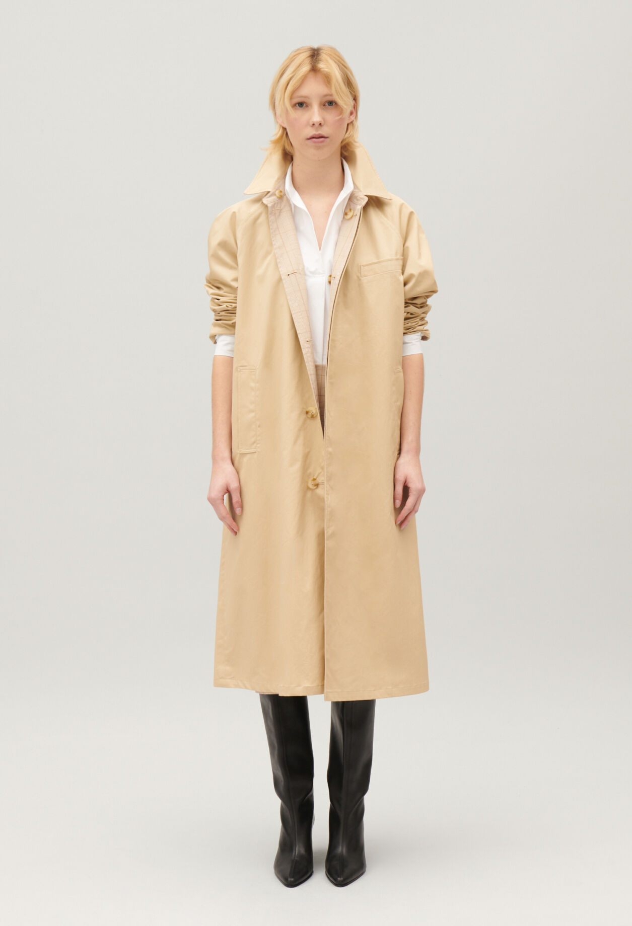 Abrigo reversible beige de largo medio