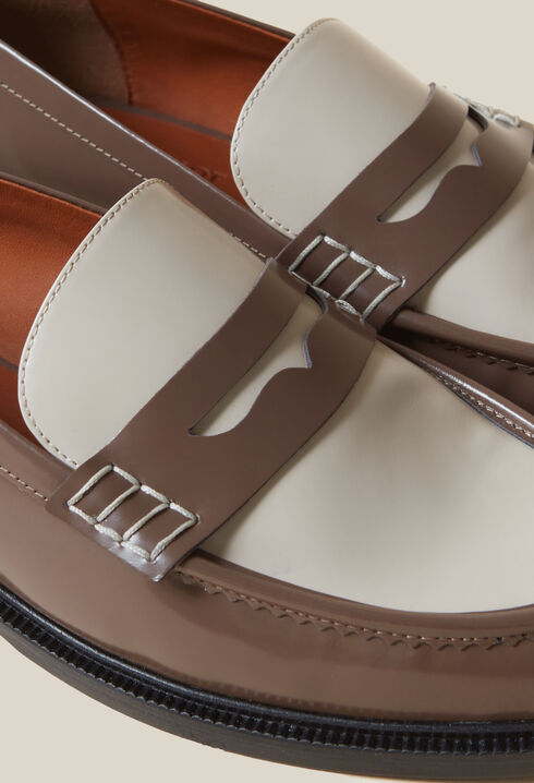 Mocasines bicolor charol
