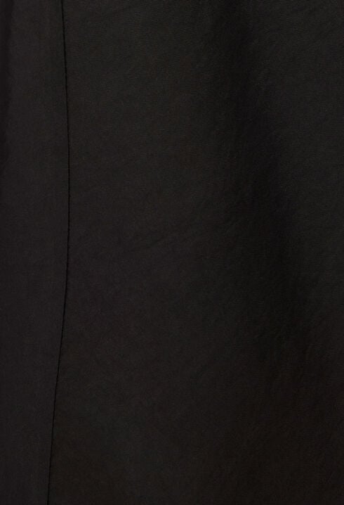 Top negro de tirantes 