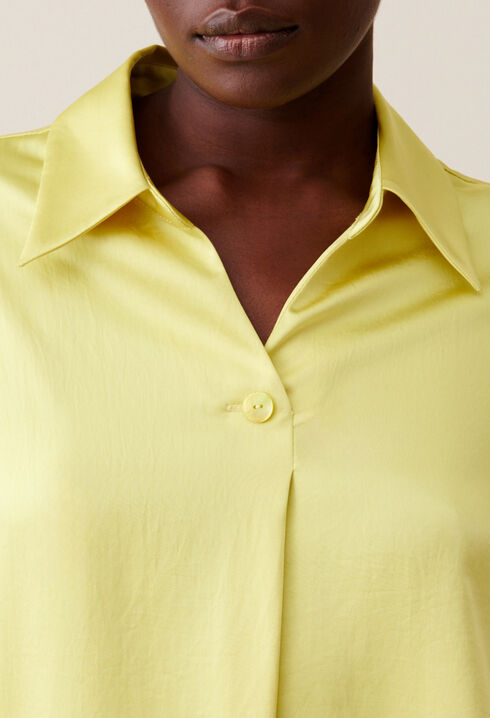 Blusa fluida cuello abierto