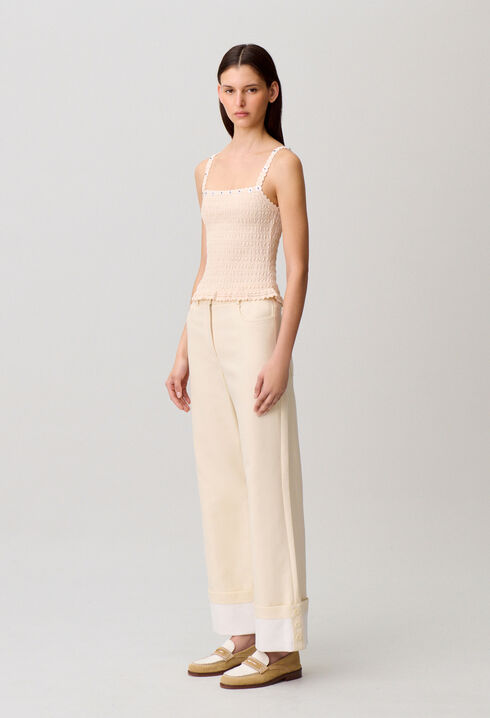 Top con bordados de flores