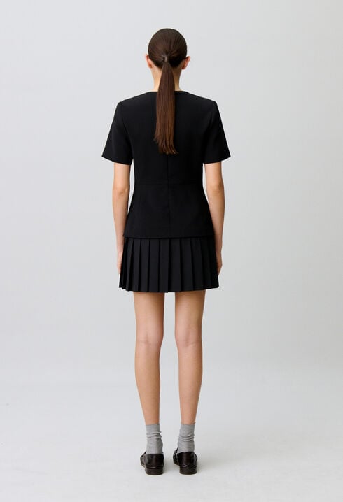 Vestido corto bajo plisado peplum