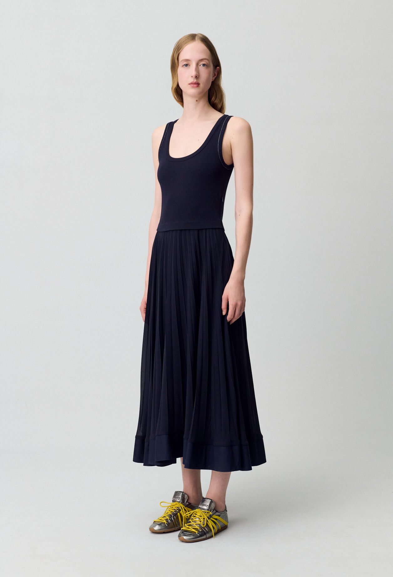 Vestido largo plisado en azul marino