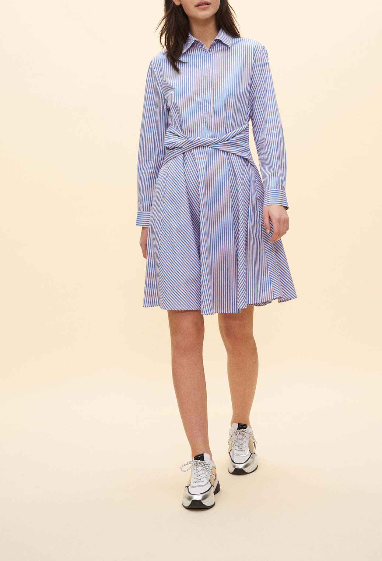 Vestido camisero con corte de patinadora