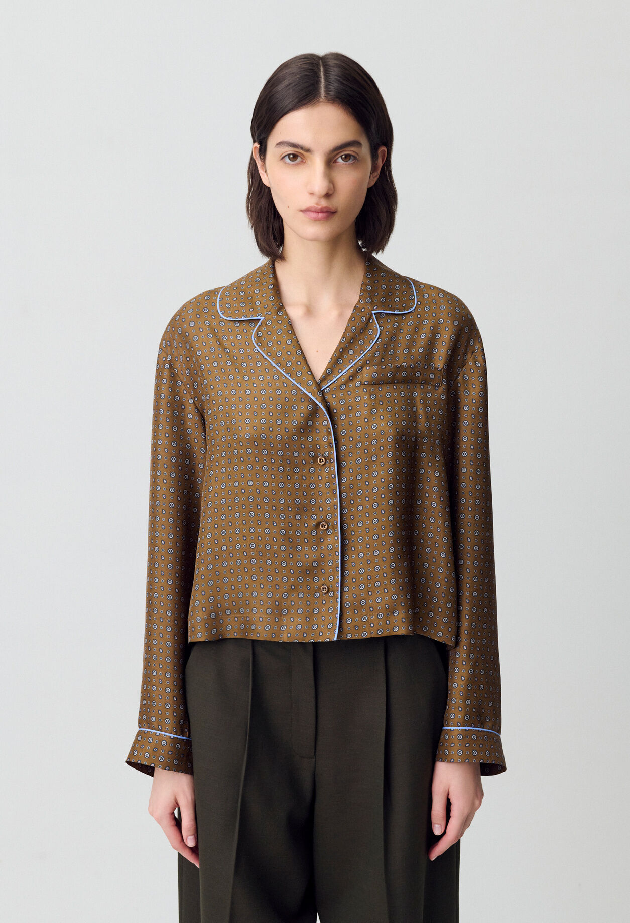 Blusa de seda estampada