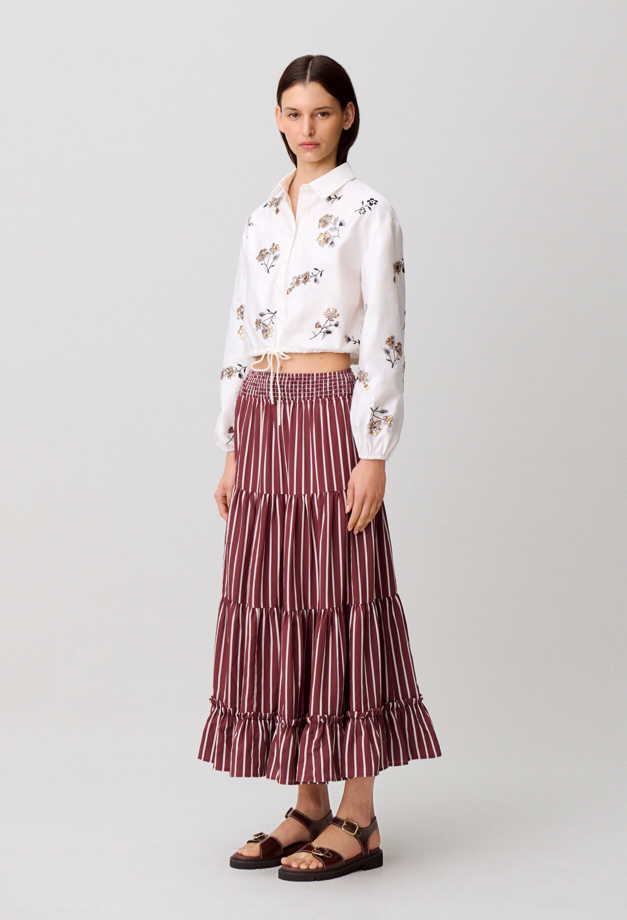 Camisa con flores y lentejuelas