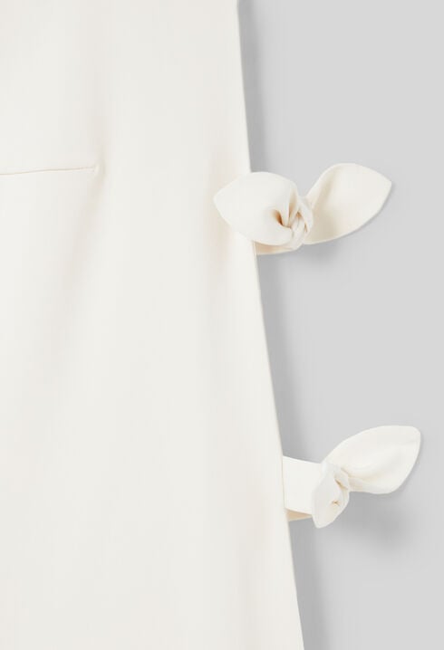 Vestido corto con lazos