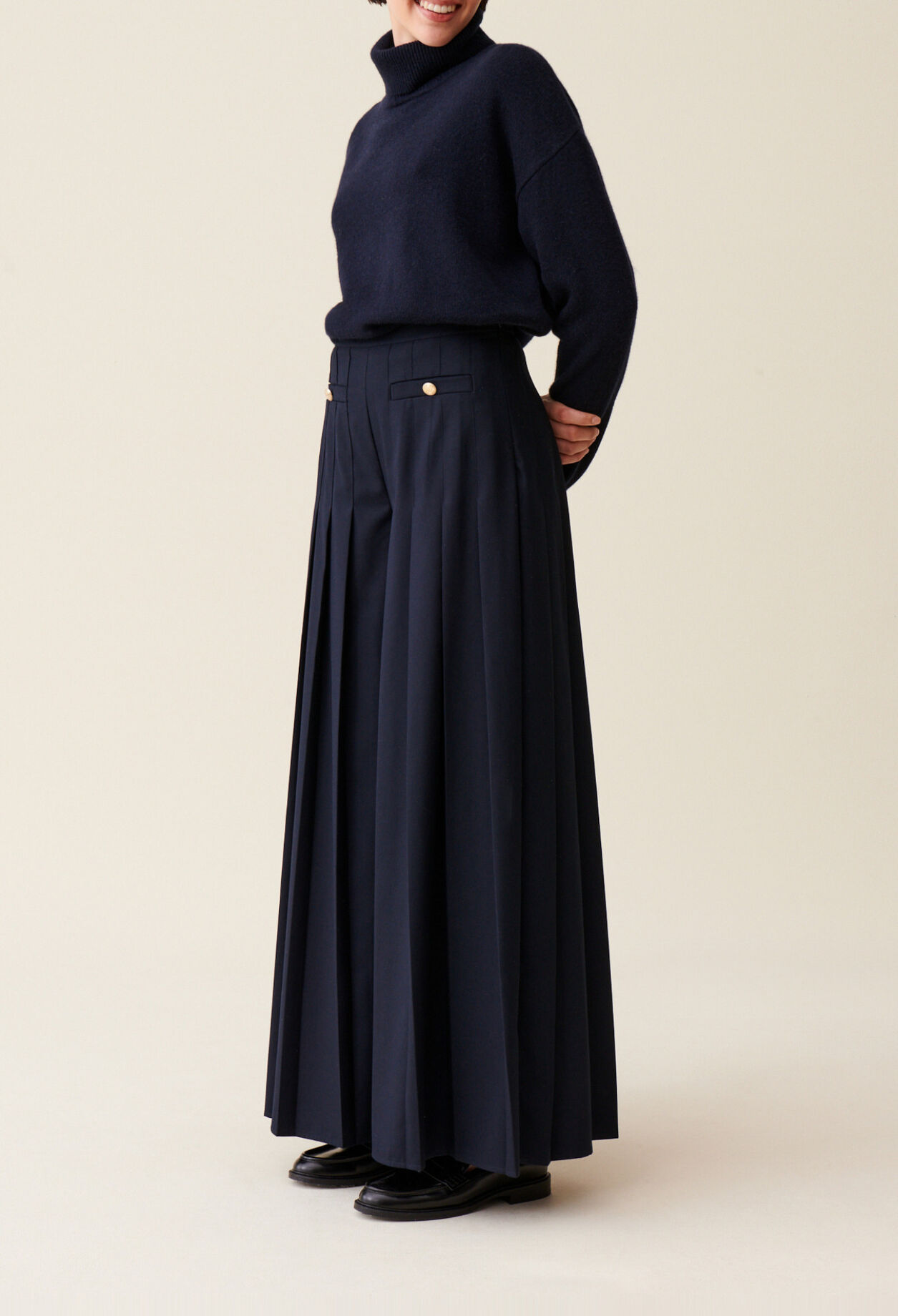 Pantal&oacute;n plisado amplio azul marino 