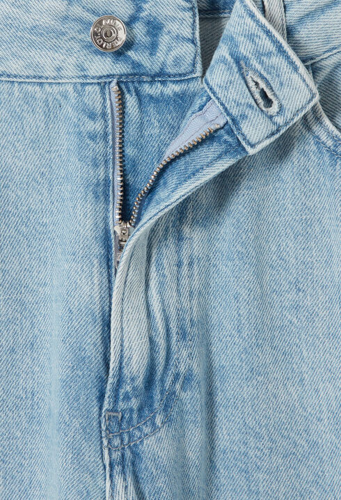 Vaqueros bordados de pernera ancha